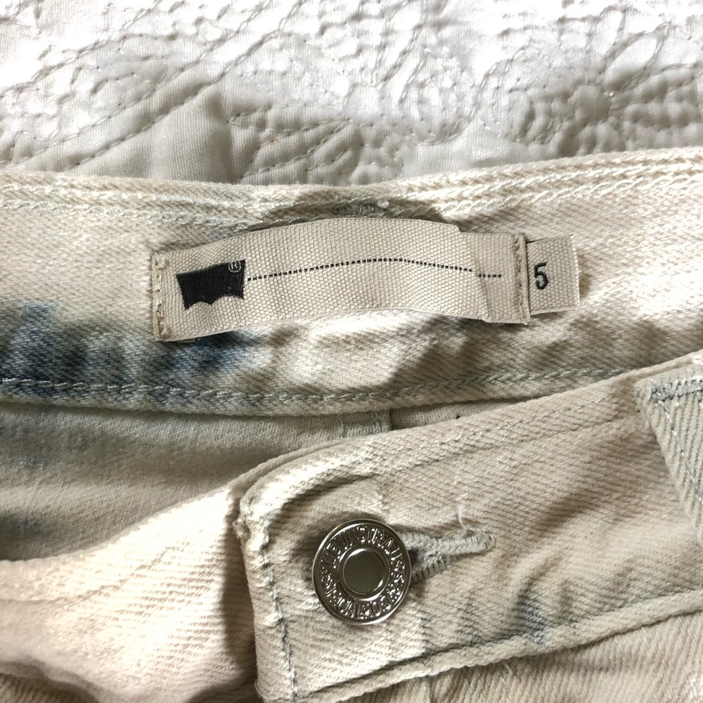 LEVI’S Tie Dye Cutoff Jean Shorts White Blue Junior Size 5 Zip Fly - Picture 3 of 13